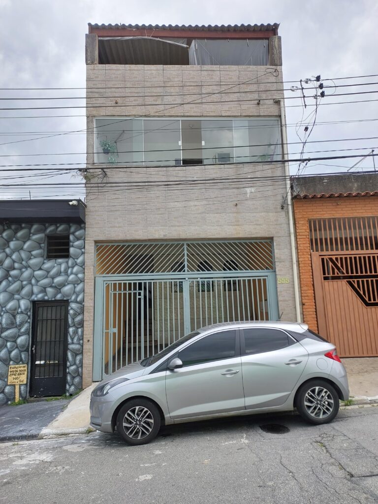 Sobrado com três casas à venda, por R$ 700.000,00 - Parque Savoy City SP
