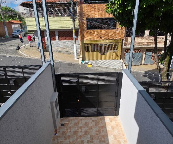 Sobrados Frontais com 2 quartos e vaga de carro